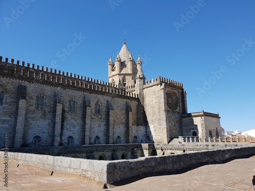 Über dem Kreuzgang der Kathedrale in Evora Portugal