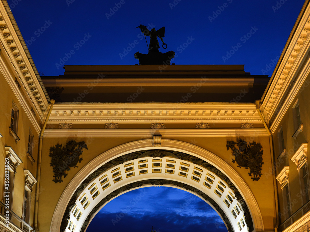 Obraz premium beautiful architecture of a European city during the white nights
