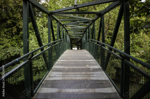 Fototapeta Naklejka Na Ścianę i Meble -  Metal walkway in a forest