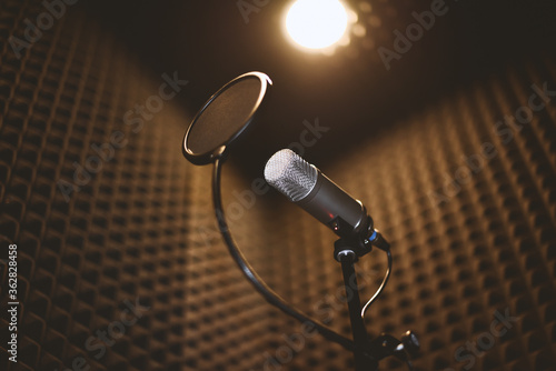 Murais de parede microphone inside a professional recording sound room
