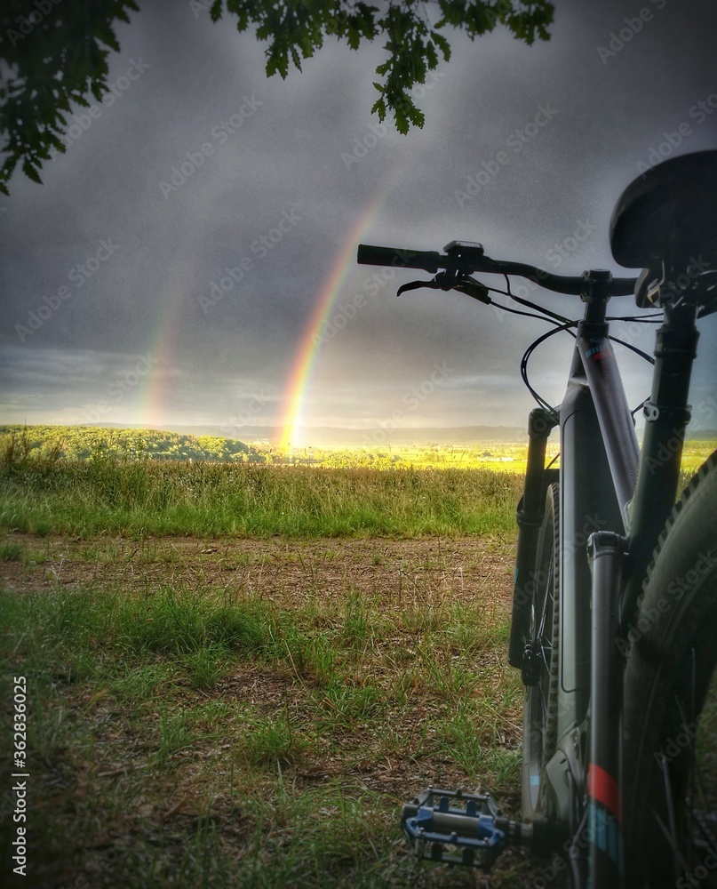 Regenbogen, Fahrrad, E-Bike, MTB, E-MTB, Wetterau, Hessen, Altenstadt, bedrohlich, prisma, lichtbogen, regenwetter Regenbogen, Fahrrad, E-Bike, MTB, E-MTB, Wetterau, Hessen, Altenstadt, bedrohlich, prisma, lichtbogen, regenwetter