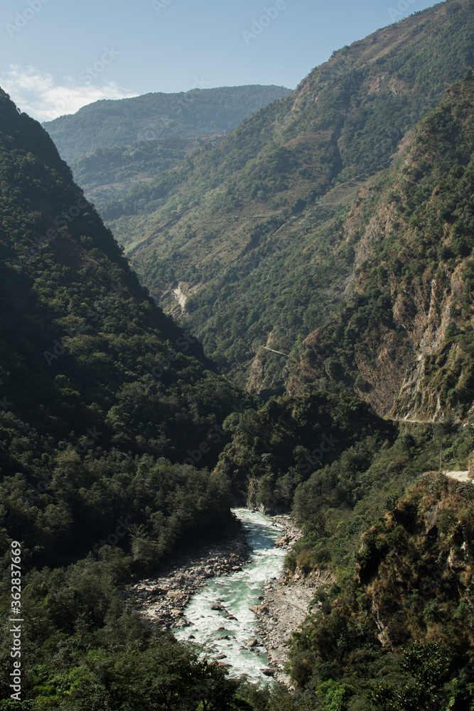Fototapeta premium Turquosie Marshyangdi river flowing through a valley, Annapurna circuit, Nepal