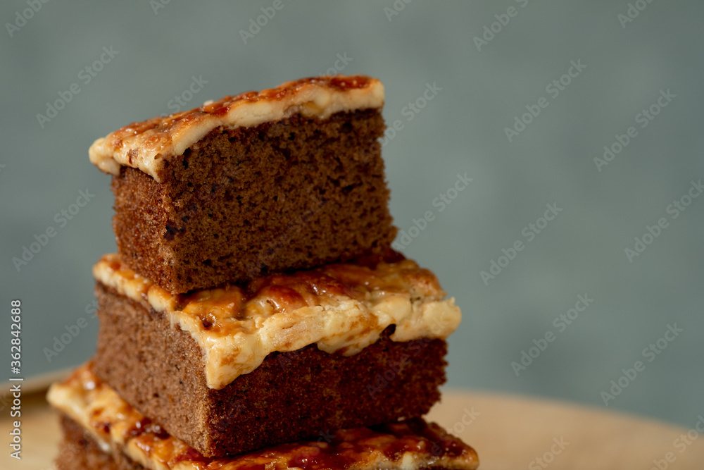 Caramel toffee cake with bean Caramel toffee cake with bean