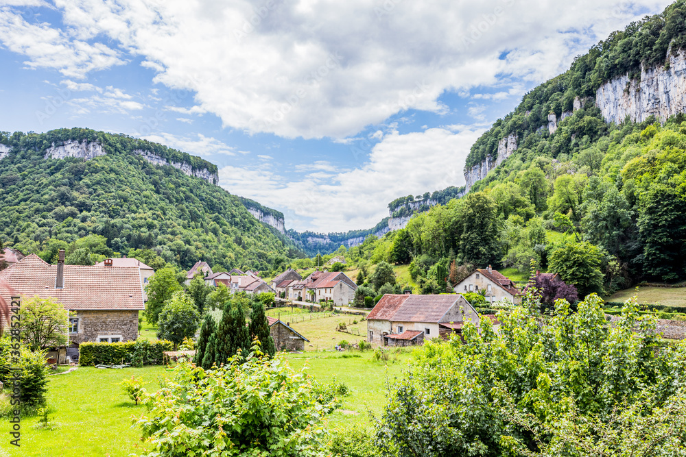 Le village de Baume les Messieurs Le village de Baume les Messieurs