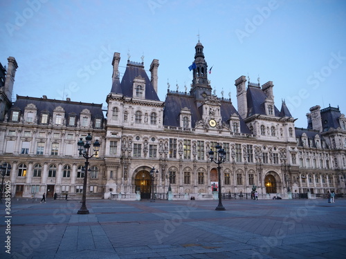 The city hall of Paris, in the end of the day.. July 2020  © Yann Vernerie
