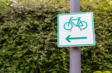 Oznakowanie pionowe sciezek rowerowych. Tylko dla pojazdow rowerowych. Znaki drogowe w Niemczech. Turystyka rowerowa.