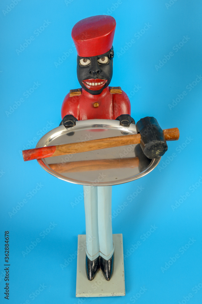 Statue of a black servant with a hammer on the tray
