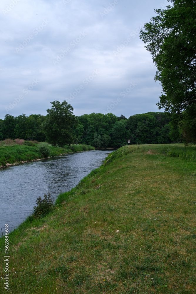 Fluss im grünen 