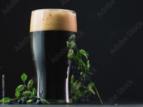 Photo Craft dark beer stout with blueberries
