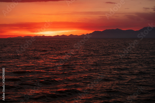 Foto Silhouette of Gaeta's and Formia's Coastline during sunset, Italy
