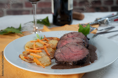 Photos Braised in barolo in the white dish