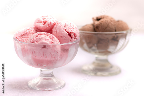 strawberry and chocolate ice cream