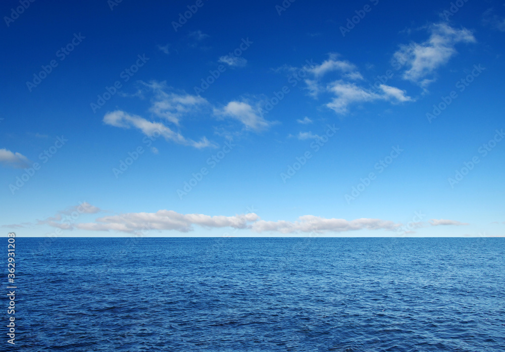 Fototapeta premium Blue sea with waves and sky