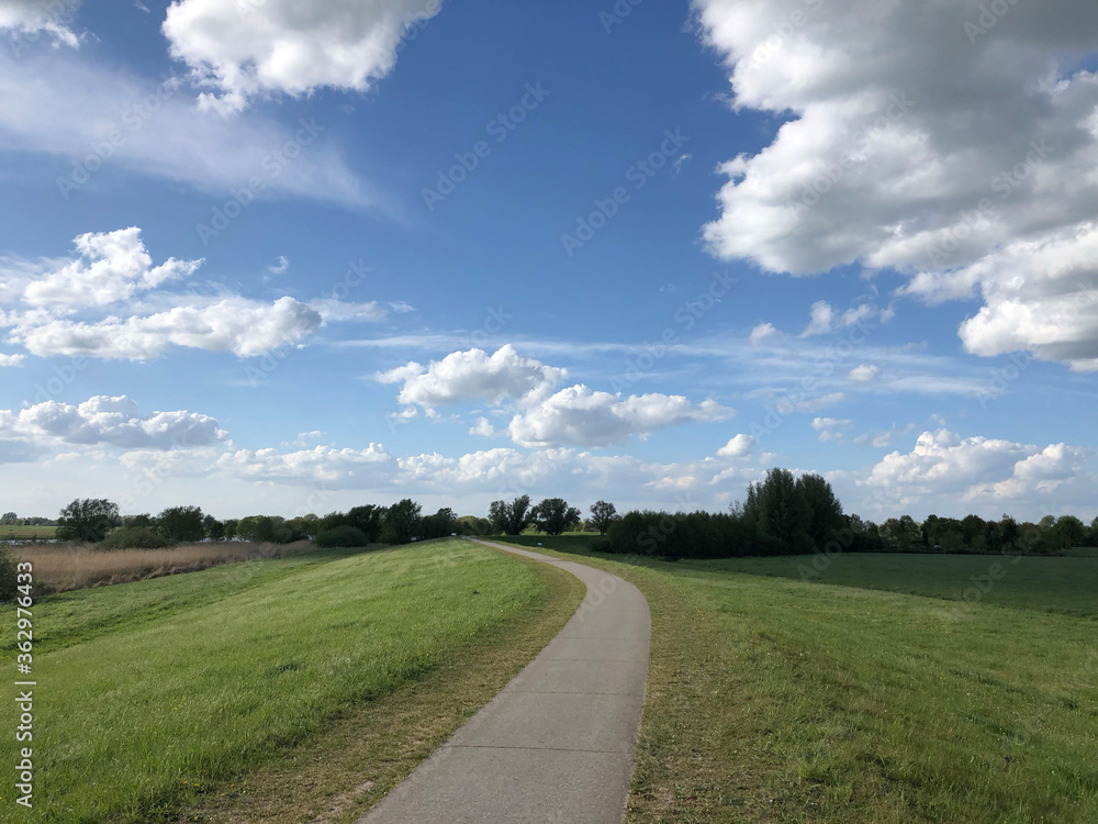 Bicycle path around Zalk