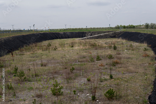 empty water reservoir photo