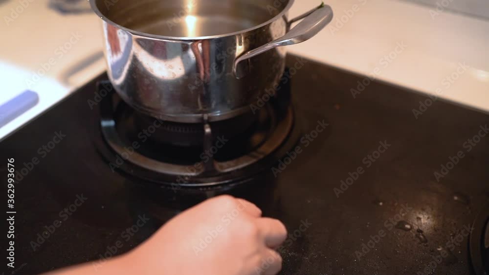 preparation Make a Spaggethi by heating water preparation Make a Spaggethi by heating water