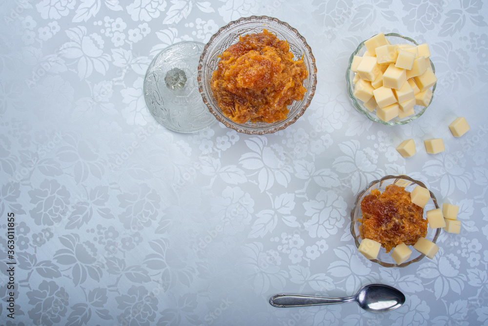 Fototapeta premium Pumpkin jam in a clear and minimalist arrangement, top view.