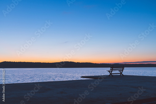 Obraz na płótnie Lonely bench w salonie
