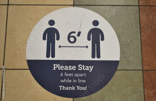 Please Stay - 6 Feet Apart While In Line - Thank You! Signage