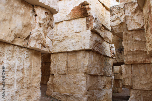 Wallpaper Mural Bifurcation in rocky maze Torontodigital.ca