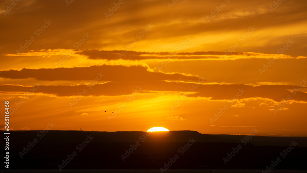 Fototapeta premium The sunsets over the sea near Thornwick Bay, Flamborough Head, East Yorkshire, UK