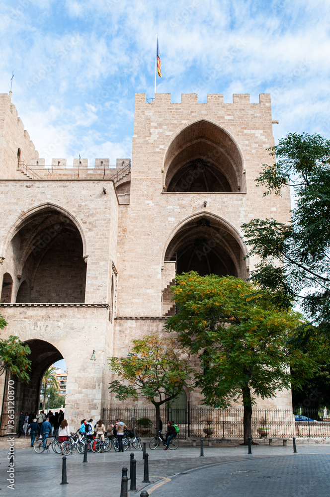 Obraz premium Torres de Serranos or Serranos Gate also known as Serranos Towers in Valencia old town