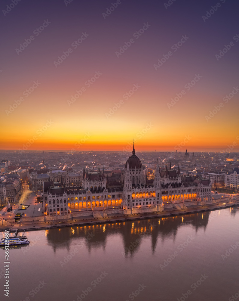 Fototapeta premium Aerial drone shot of Hungarian Parliament lights off before sunrise in Budapest dawn