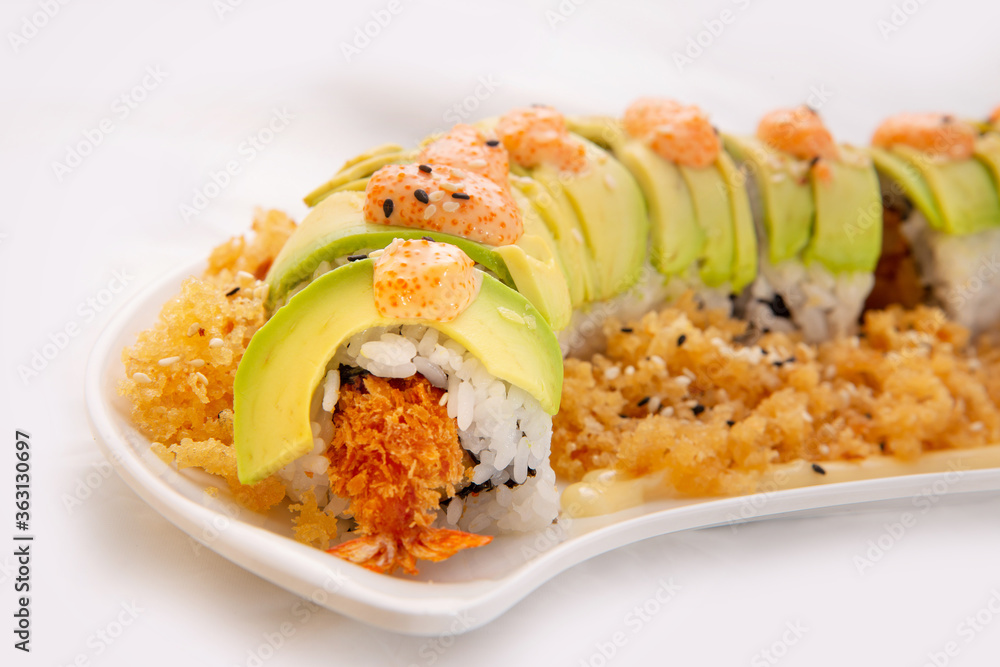 Avocado tempura maki with spicy mayo