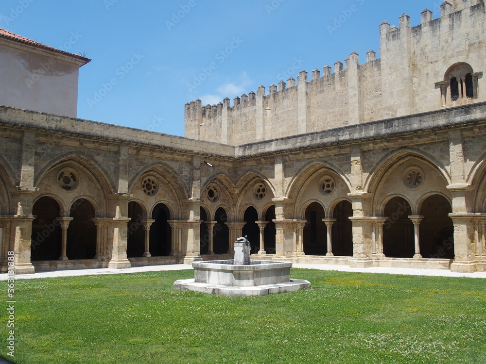 Kreuzgang der Kathedrale Se Velha in Coimbra Portugal