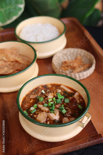 Taiwanese Braised Pork Rice in round tiffin box
