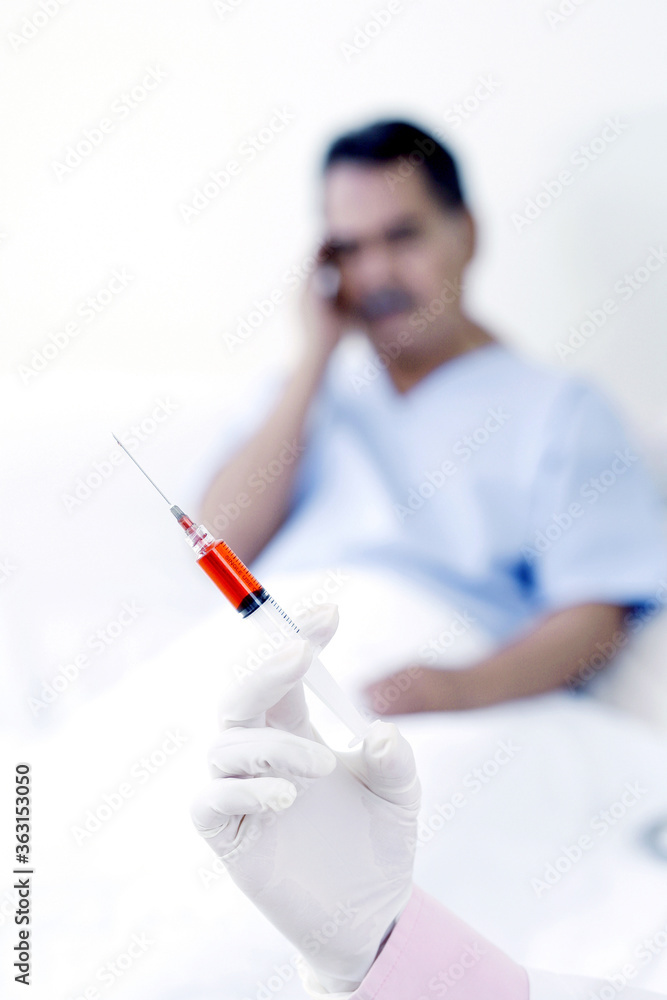 Preparing for an injection Preparing for an injection