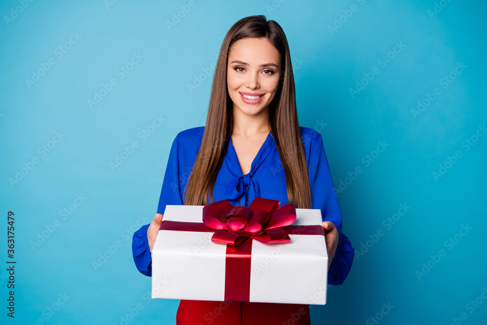 Photo of attractive business lady hold arms big giftbox present from colleagues receiving best gift wear red luxury trousers suit blouse shirt isolated blue color background Photo of attractive business lady hold arms big giftbox present from colleagues receiving best gift wear red luxury trousers suit blouse shirt isolated blue color background