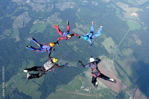 Photographie Skydiving. Skydivers are training and flying in the sky.