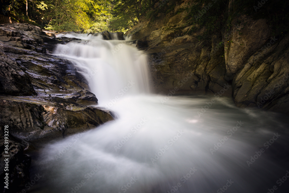 Obraz premium Small waterfall in the remotest part of a forest