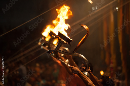 Photography Hindu priests perform an worship, Varanasi.