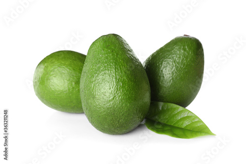 Fototapeta Naklejka Na Ścianę i Meble -  Tasty fresh ripe avocados isolated on white