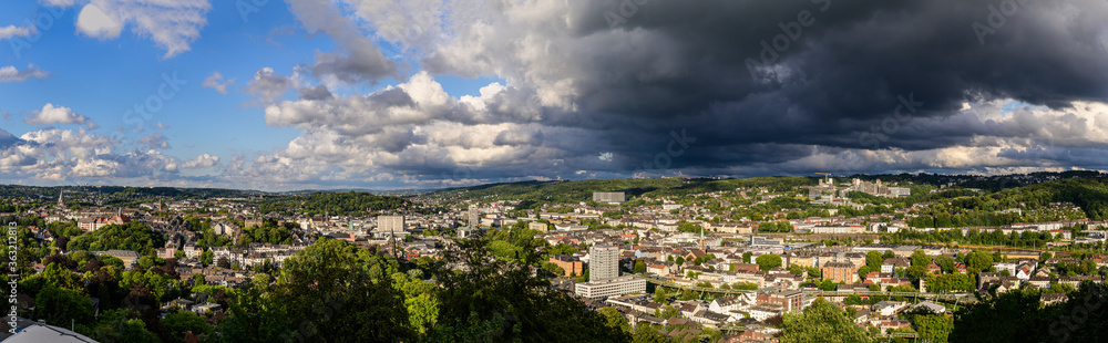 Wetterfront über Wuppertal