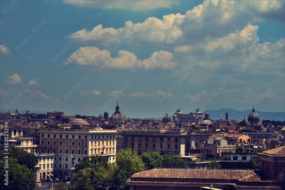 Panorama of Rome, on the rigth the altar of the fatherland.