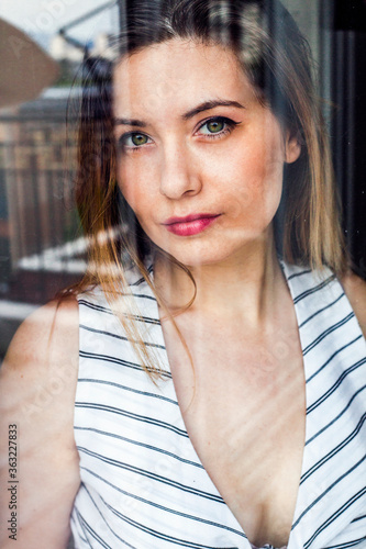 beatyfull woman close up with green eyes Free Download beatyfull woman close up with green eyes - GFXLoad