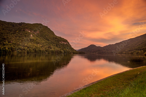 Lac du Coiselet au crépuscule © jasckal