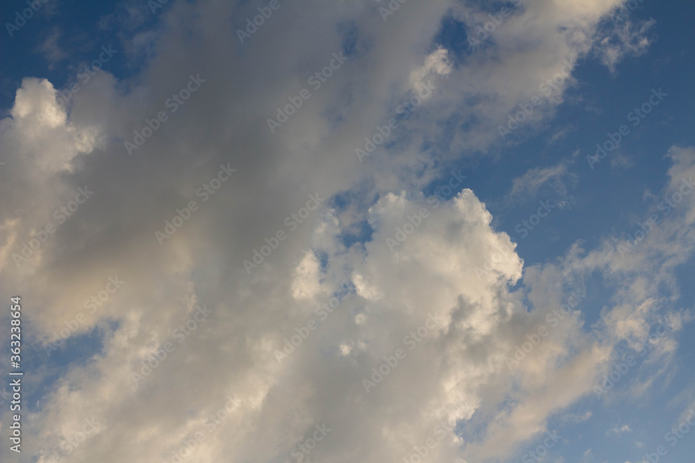 Obraz premium Cumulus clouds in the sky