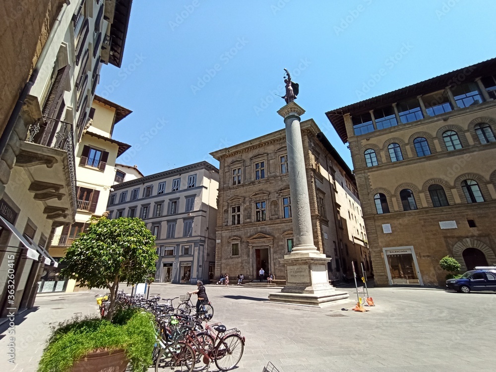 Fototapeta premium Italia, Toscana, Firenze, piazza Santa Trinita.