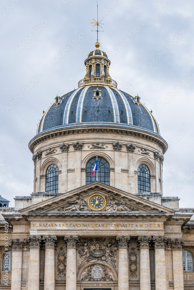 Institute de France housed within one of French capital’s most beautiful buildings: a former school, College des Quatre-Nations, built by Cardinal Mazarin between 1662 and 1688. Paris, France.