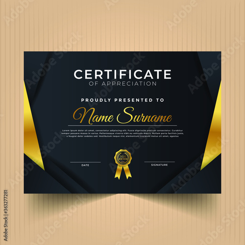 Modern certificate of achievement with geometric shapes 