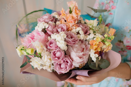 Fototapeta Naklejka Na Ścianę i Meble -  Wedding bouquet at the florist in the hands of roses peonies flowers