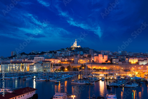 Fototapeta Naklejka Na Ścianę i Meble -  Marseilles sunset, France