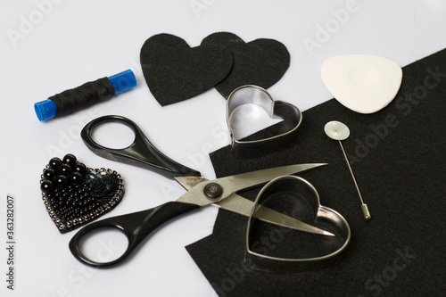 Crafts from beads. Materials for making brooches from black felt and beads.