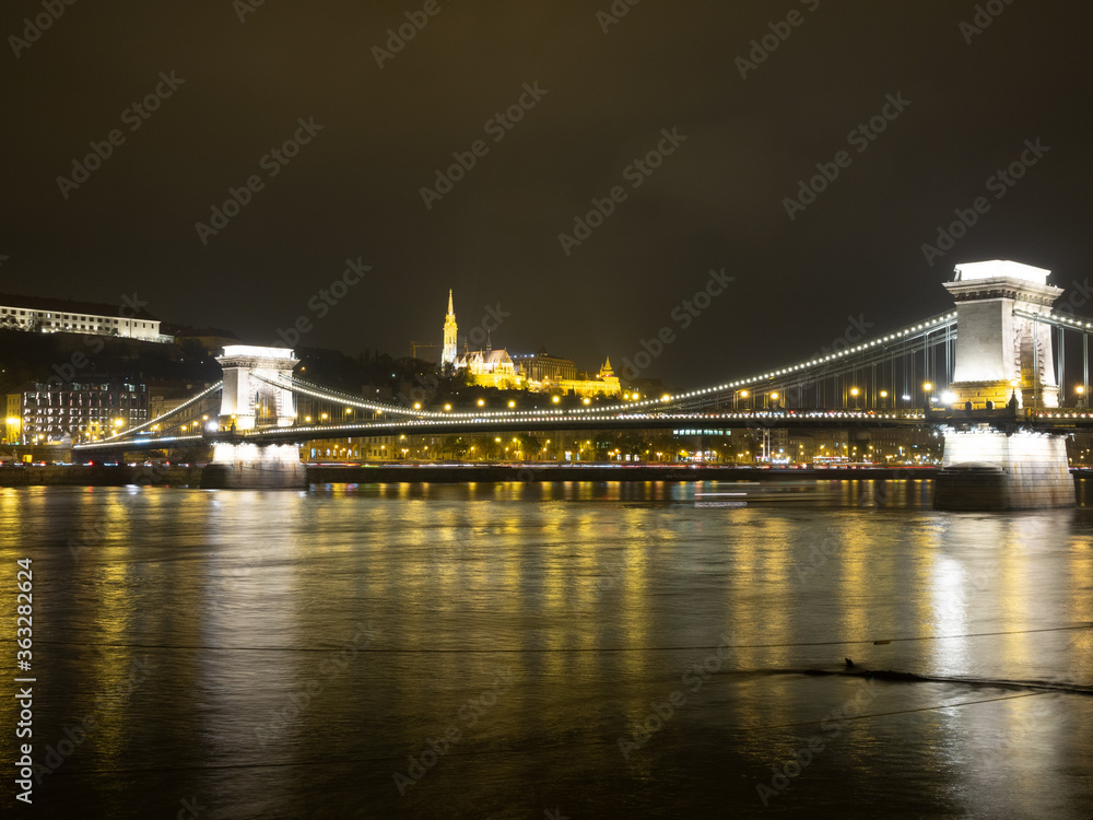 Il castello di Budapest visto dal ponte della catene 