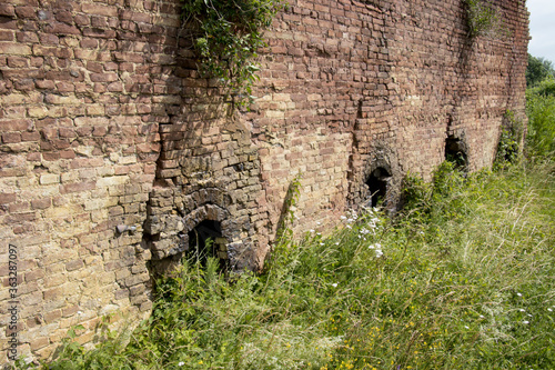 Obraz na płótnie Ruin of an old field stone oven w salonie