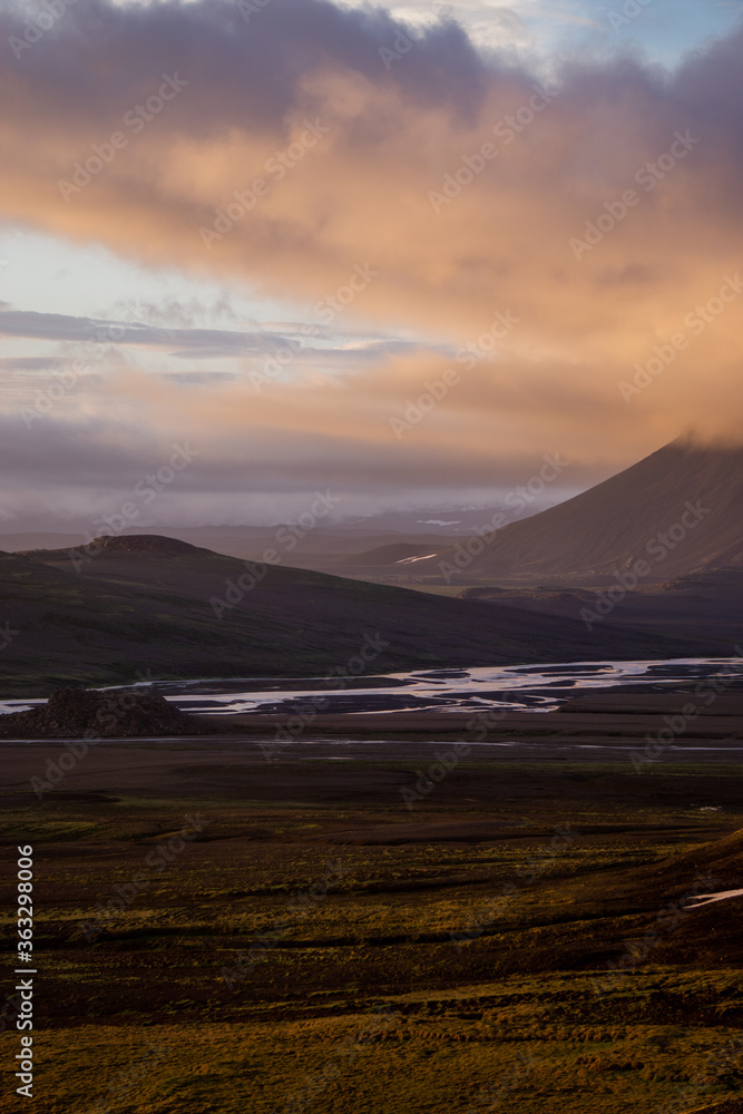 Dramatic sunset view in the Kerlingarfjöll mountains, deep inside the central highlands of Iceland. Dramatic sunset view in the Kerlingarfjöll mountains, deep inside the central highlands of Iceland.